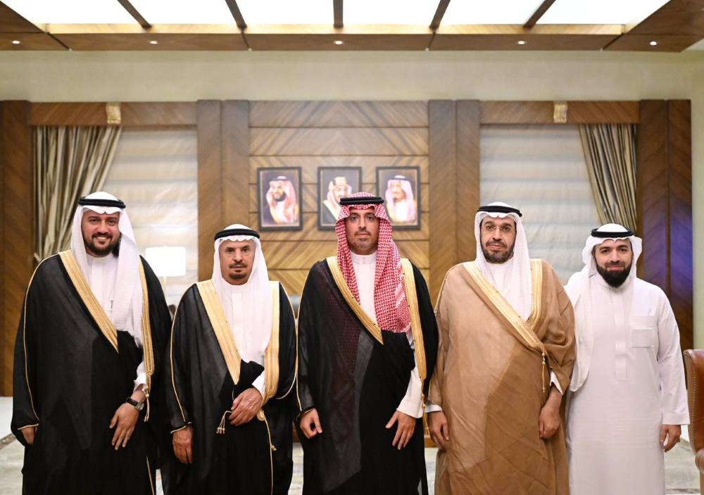 الأمير #سعود_بن_جلوي محافظ جدة يستقبل رئيس مجلس إدارة جمعية أيتام جدة علي المعدي ، وعدداً من أعضاء الجمعية 