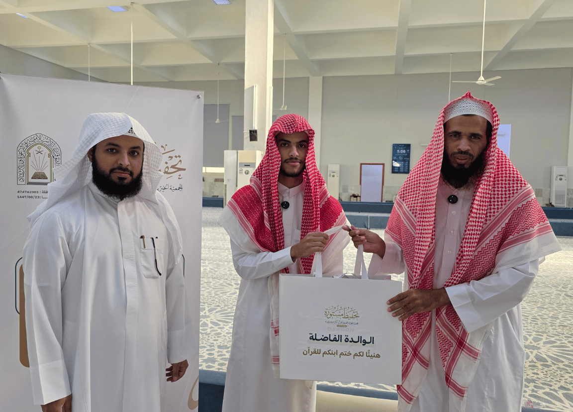 الطالب يوسف يُتمّ حفظ القرآن الكريم