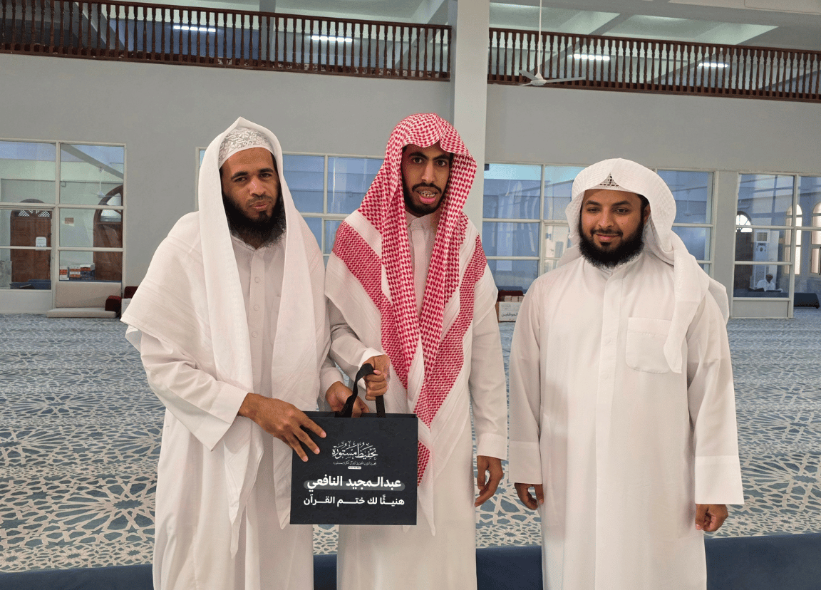 الطالب عبدالمجيد يُتمّ حفظ القرآن بعد عام من الاجتهاد